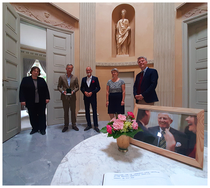 M�ttig Stifter Medaille an Bernhard Reemtsma �berreicht